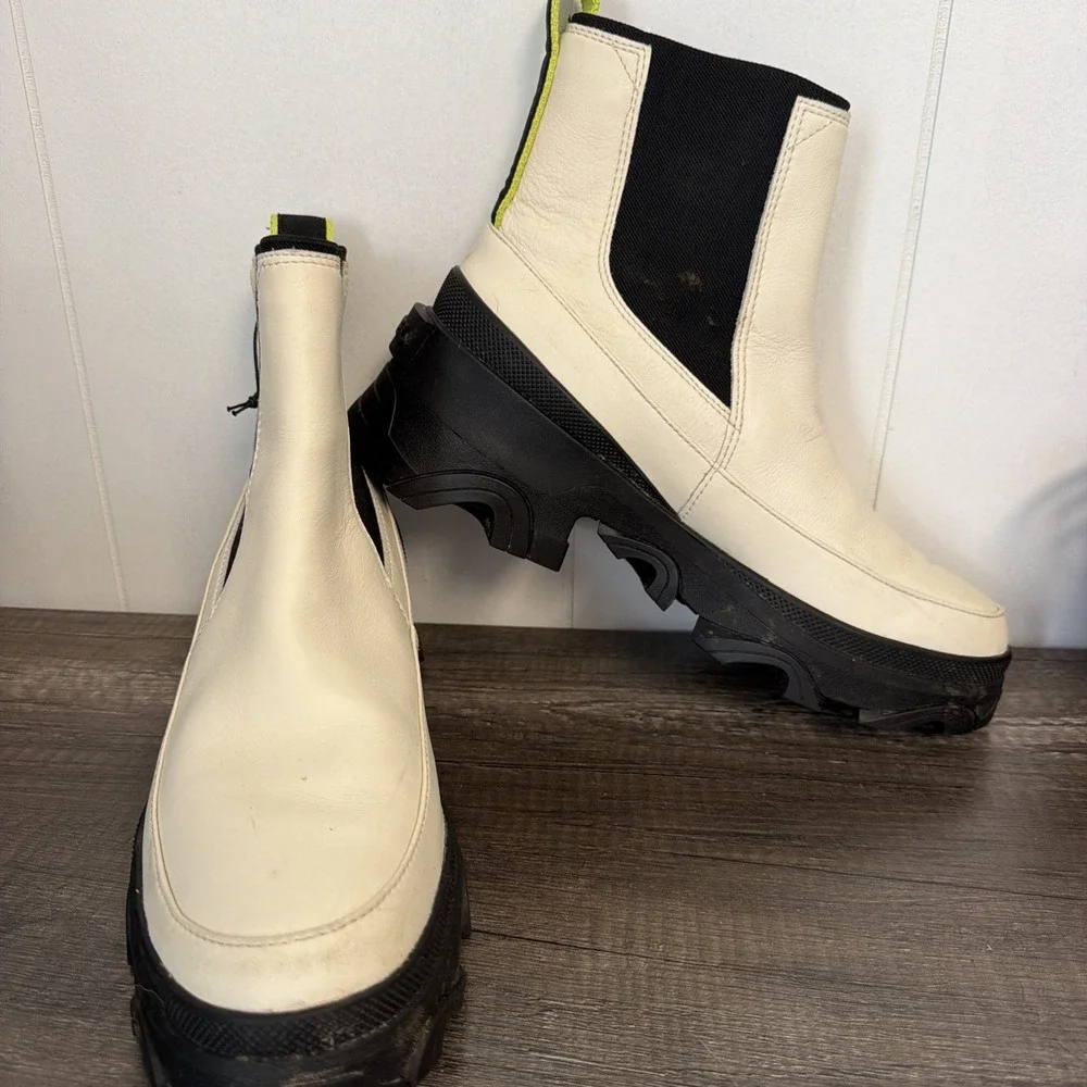 Women's Sorel Size 9 Brex Chelsea Boot Chunky Sole Waterproof White
